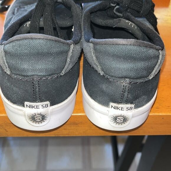 EUC MEN’S SIZE 9 NIKE SB SHANE SKATEBOARDING BLACK/WHITE SHOES - Picture 9 of 10